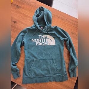 The North Face Half Dome Pullover Hoodie in Deep Nori Green / TNF White, Sz S